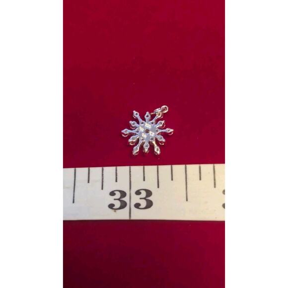 SU 925 Sterling Silver Snowflake Pendant CZ Cubic Zirconia Sparkling Holiday - Picture 3 of 4